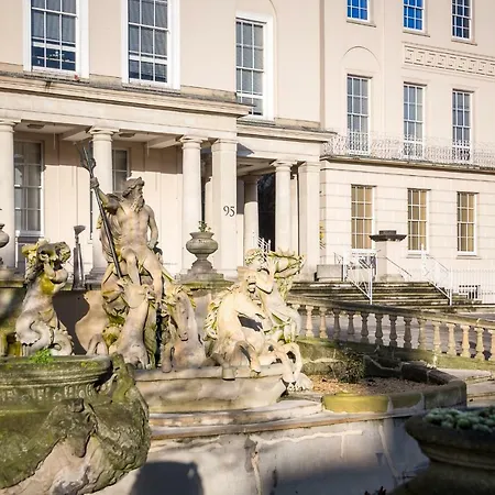 Elliot Oliver - Luxury Three Bedroom Town Centre Apartment With Parking Cheltenham Extérieur photo