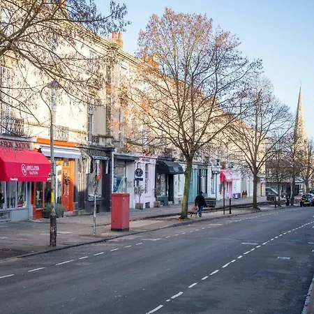 Elliot Oliver - Luxury Three Bedroom Town Centre Apartment With Parking Cheltenham Extérieur photo